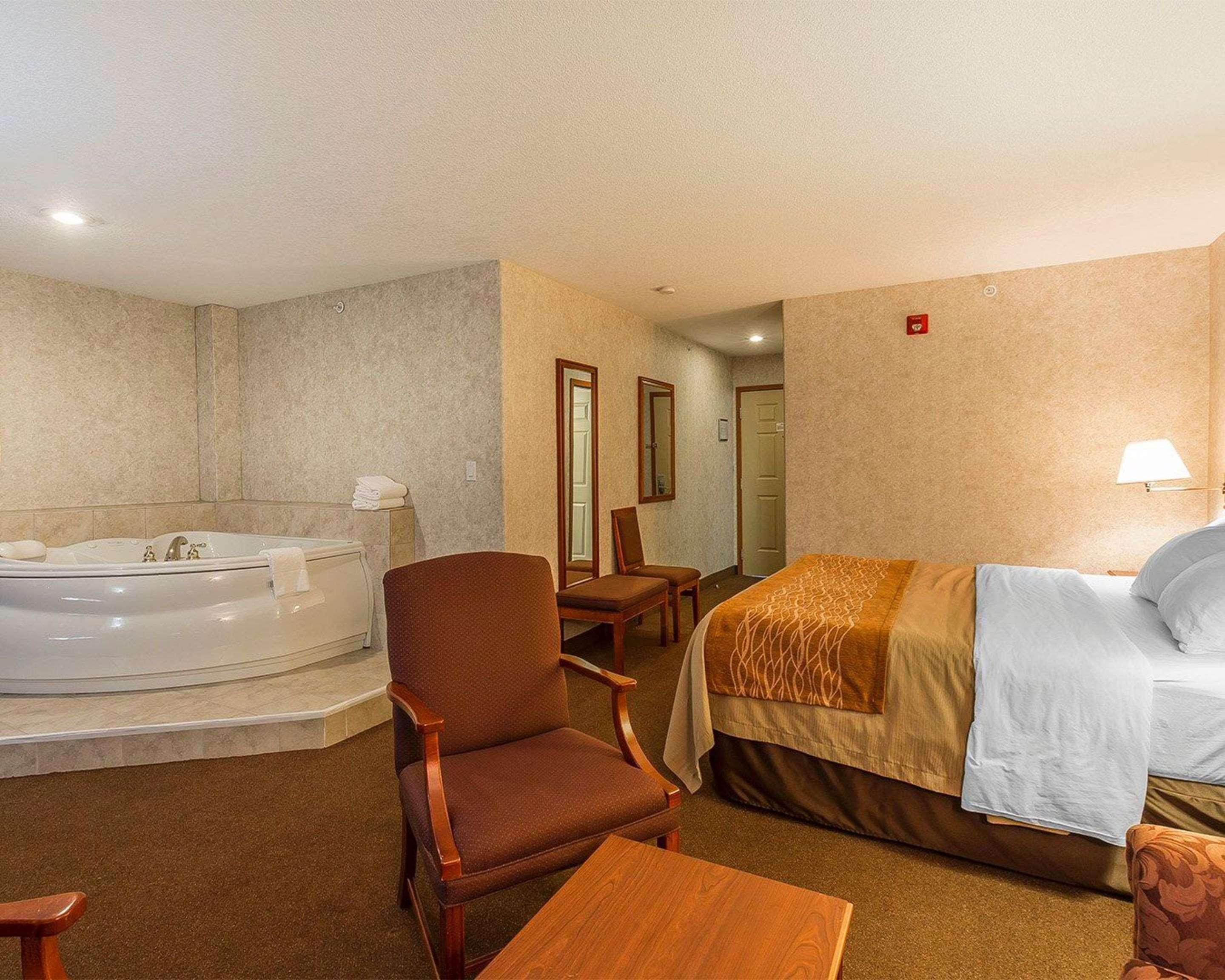 Comfort Inn Lethbridge Exteriör bild